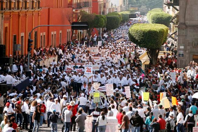 Sindicatos cambian desfile por desayuno