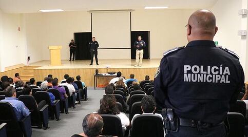 Buscan reforzar estrategias de seguridad con taxistas