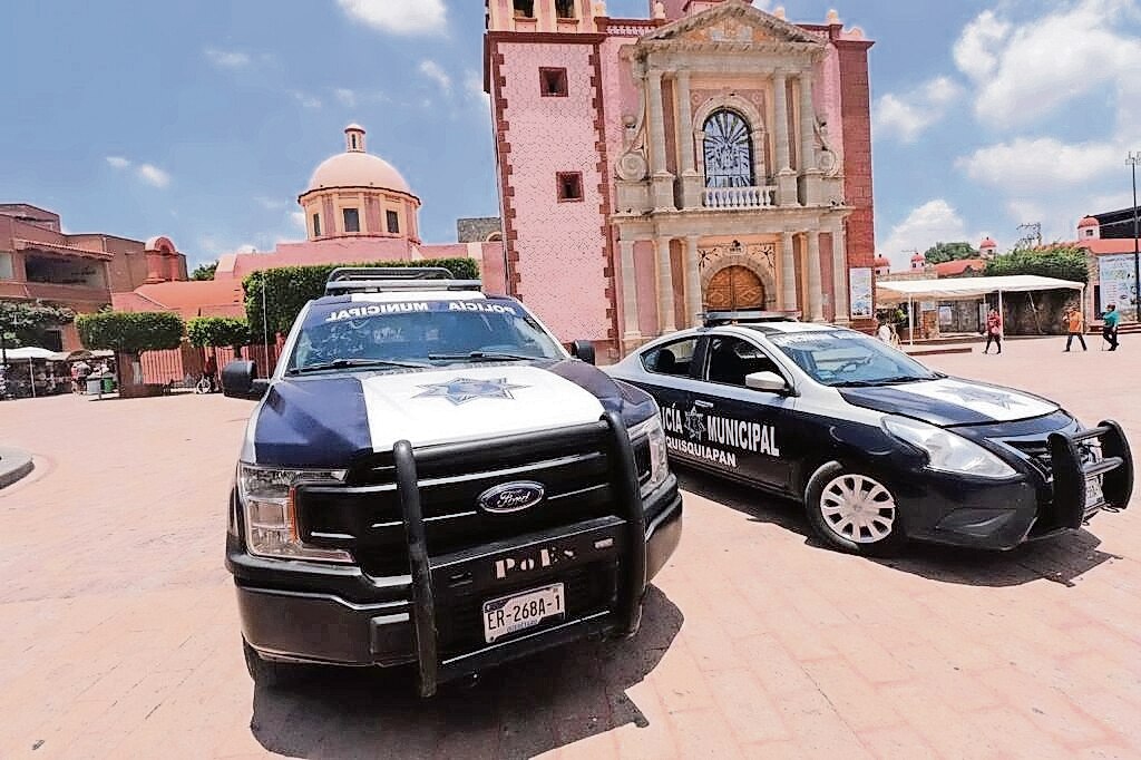 Entregan patrullas y motocicletas a municipios