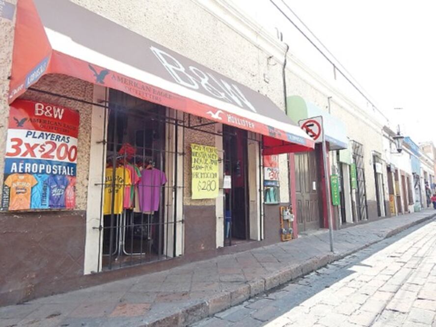 Se regularizan más comercios