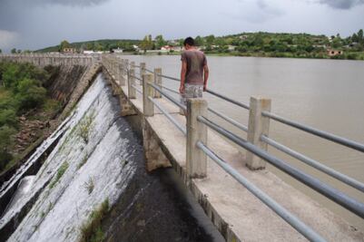 IP de Tequis exhorta a limpiar represa