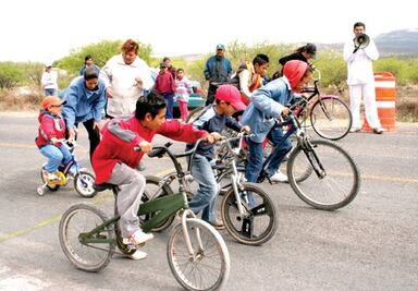 Llama Huimilpan  a utilizar bicicleta