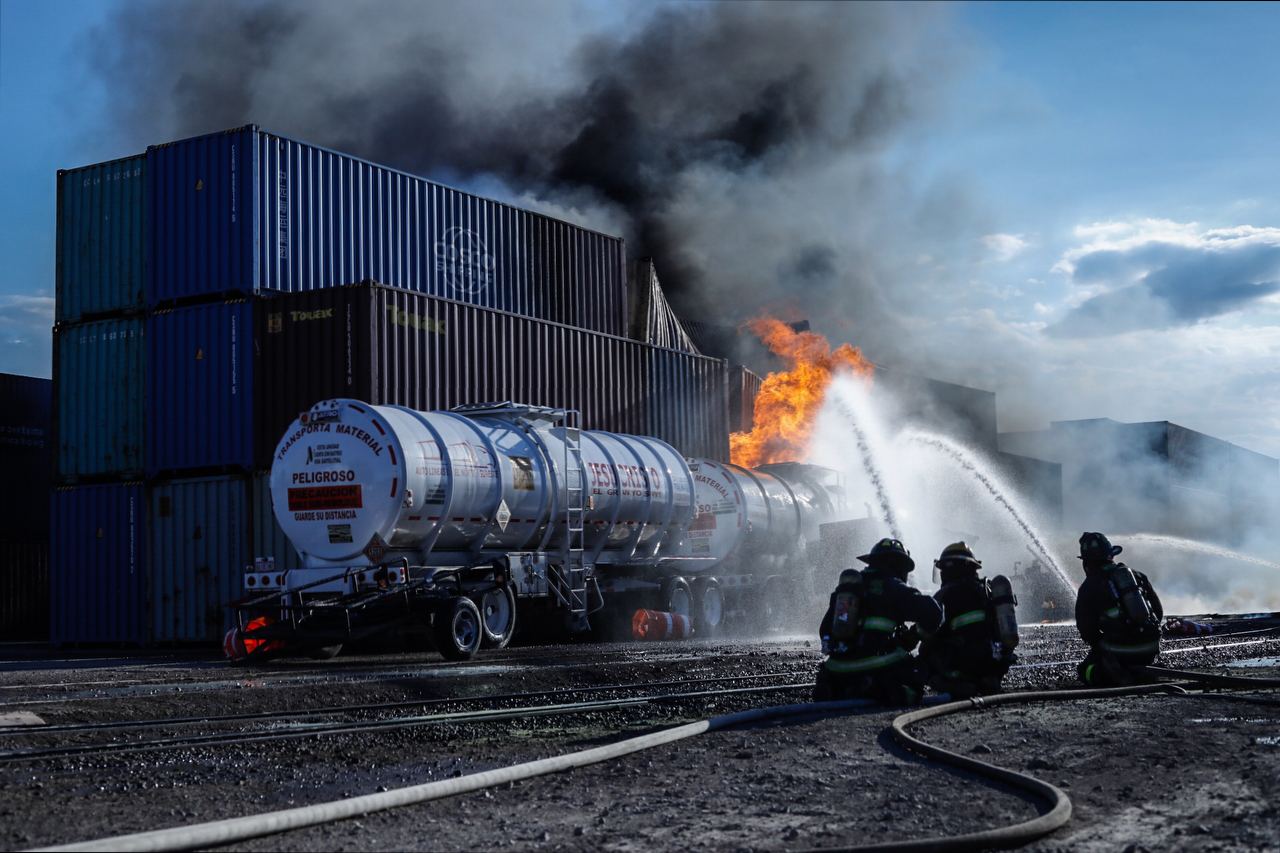 Un contenedor de gasolina provoca un incendio en la Aduana de Querétaro