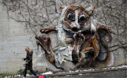 Artista callejero da una segunda vida al plástico