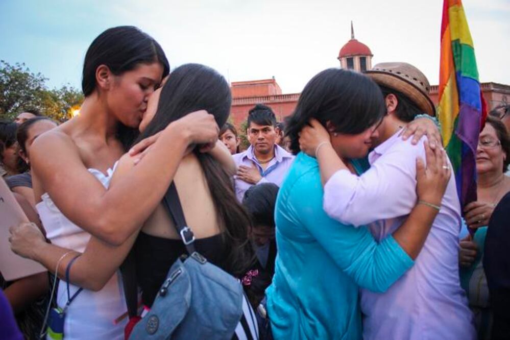 De acuerdo con Inegi, los matrimonios igualitarios que se registraron en 2015 se realizaron en: la Ciudad de México, que captó 82% del total; Coahuila, 9.7%; Colima, 4.1%, y Guerrero con 1.1%. (FOTOS: OBTURE PRESS)