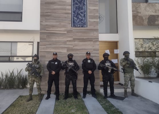 Doce cateos federales en Querétaro dejan 30 detenidos