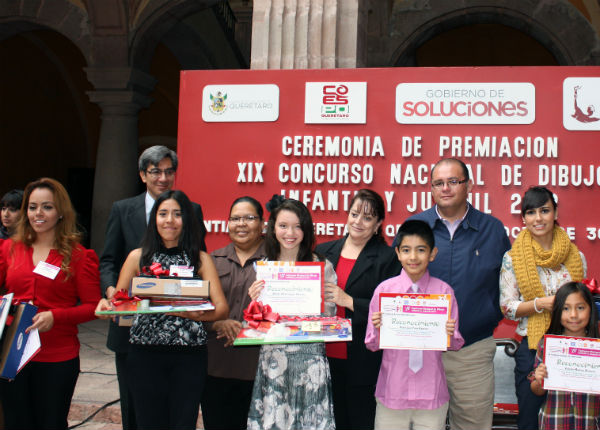 Premian a ganadores de Dibujo Infantil y juvenil