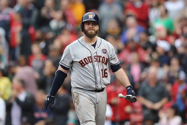 El catcher consideró “medio loco” chocar con ex compañeros. (AFP)