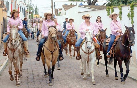 Realizan cabalgata “Ruta por la Salud”