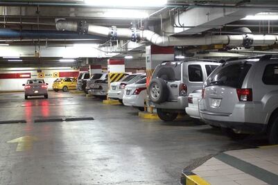 Casi lista, la ley de estacionamientos 