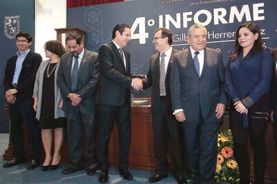 Reitera Domínguez Servién respaldo a la Universidad