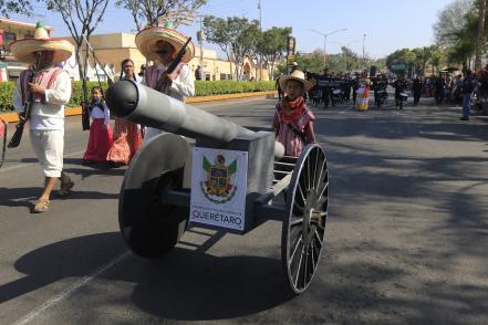2 mil 600 personas participaron en el desfile del 20 de noviembre en Querétaro