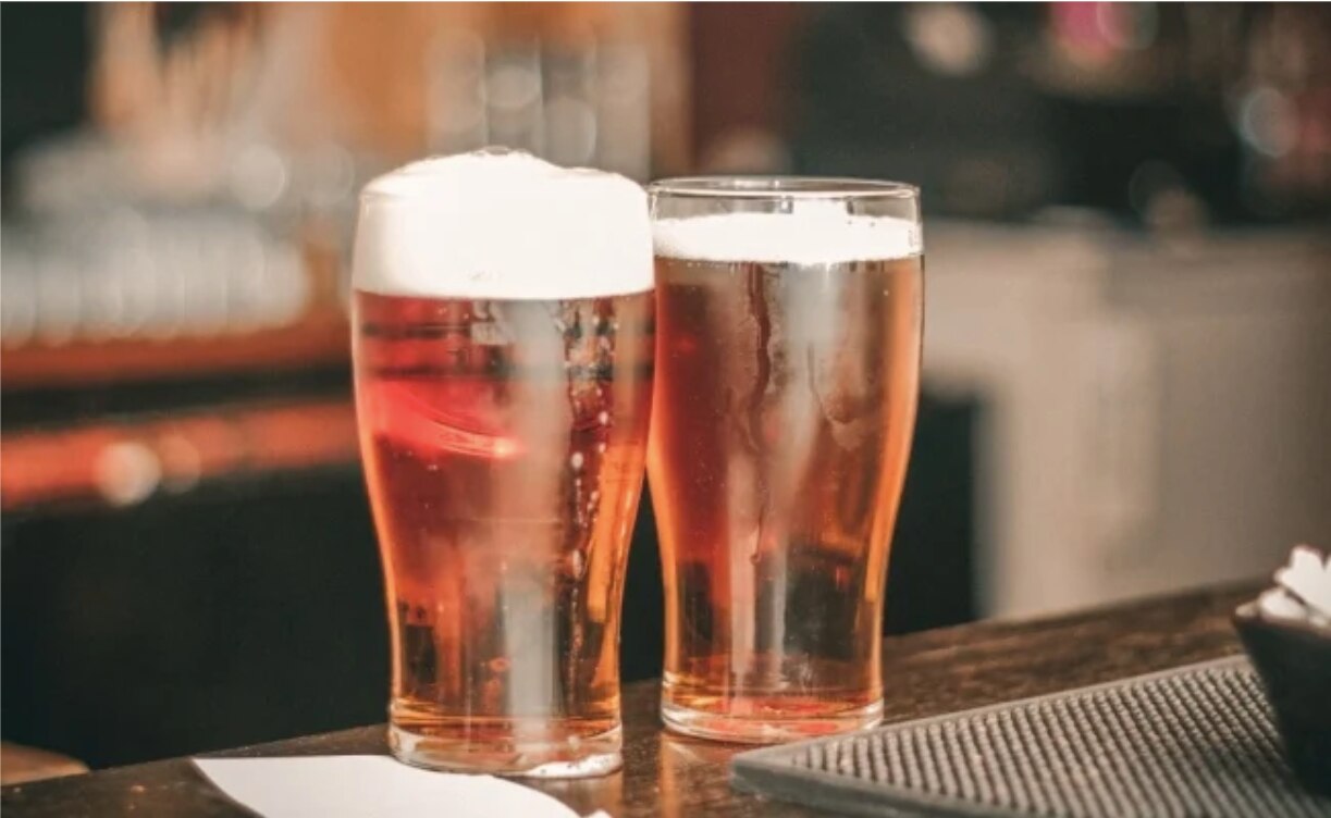 Pon en práctica estos 6 pasos y elabora tu propia cerveza en casa / Foto: Canva