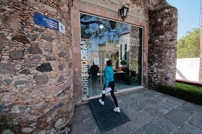 Licencia de funcionamiento de negocios tarda 15 minutos:  Efraín Serrato Malagón