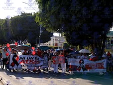 Marchan trabajadores del IMSS en rechazo al alza salarial de 2.9%