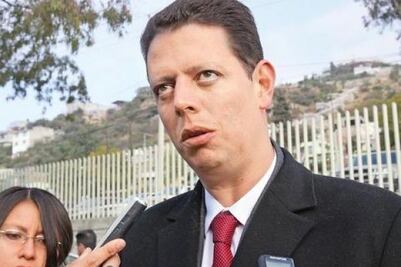 “Políticos deben de ganarse la confianza”