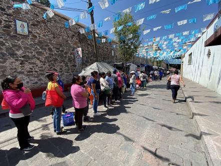 "Valió la pena la espera para probar el caldito"