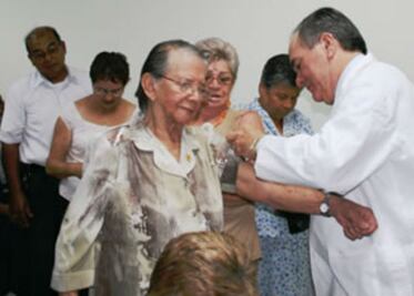 Reciben vacunas preventivas 