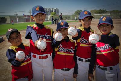 Inauguran campo de beisbol en Jurica