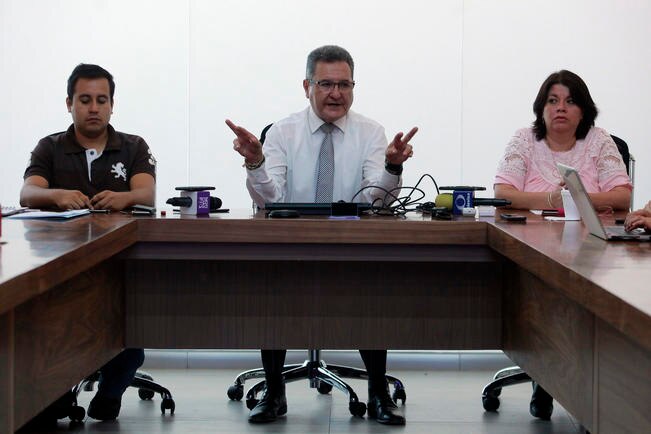 Autoridades deben solucionar tema de taxis irregulares: TAQ