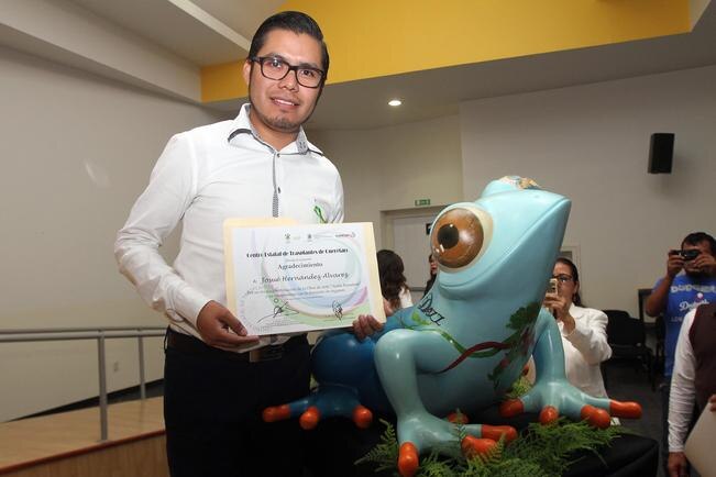 Con rana  recuerdan valor  de dar vida tras la muerte