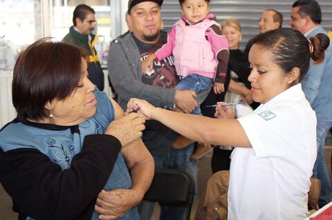 Realiza el IMSS feria en mercado municipal