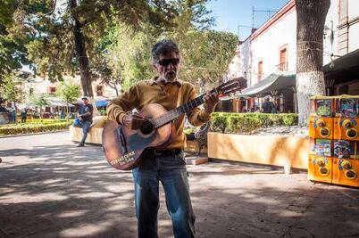 Trovador. Hace de las calles su plataforma