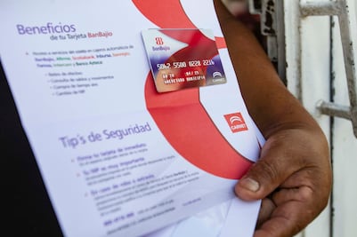 Con tarjeta de débito y hasta la puerta de la casa, así es el apoyo económico por el Covid-19