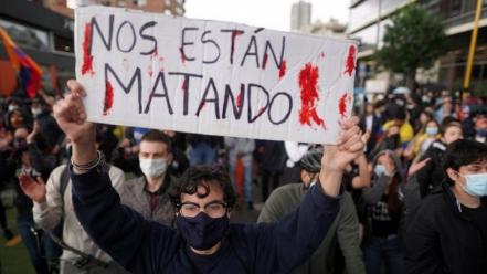 Protestas en Colombia: imágenes que dejan los violentos enfrentamientos entre manifestantes y policía