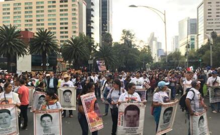 Marchan del Ángel al Zócalo, a 4 años de la desaparición de los 43 de Ayotzinapa