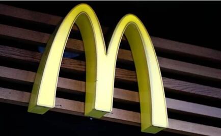 Cliente lanza a empleada de McDonald's café caliente en la cara