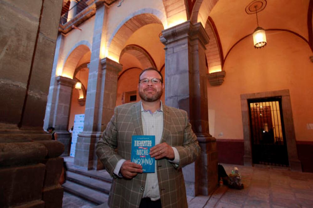 De entre 25 cuentos, Gil Miguel escogió los que al final estarían en este libro, mismo que definió como un texto en el que se plantean varias anécdotas y hechos con los cuales cualquiera se puede sentir identificado. / Foto: César Gómez