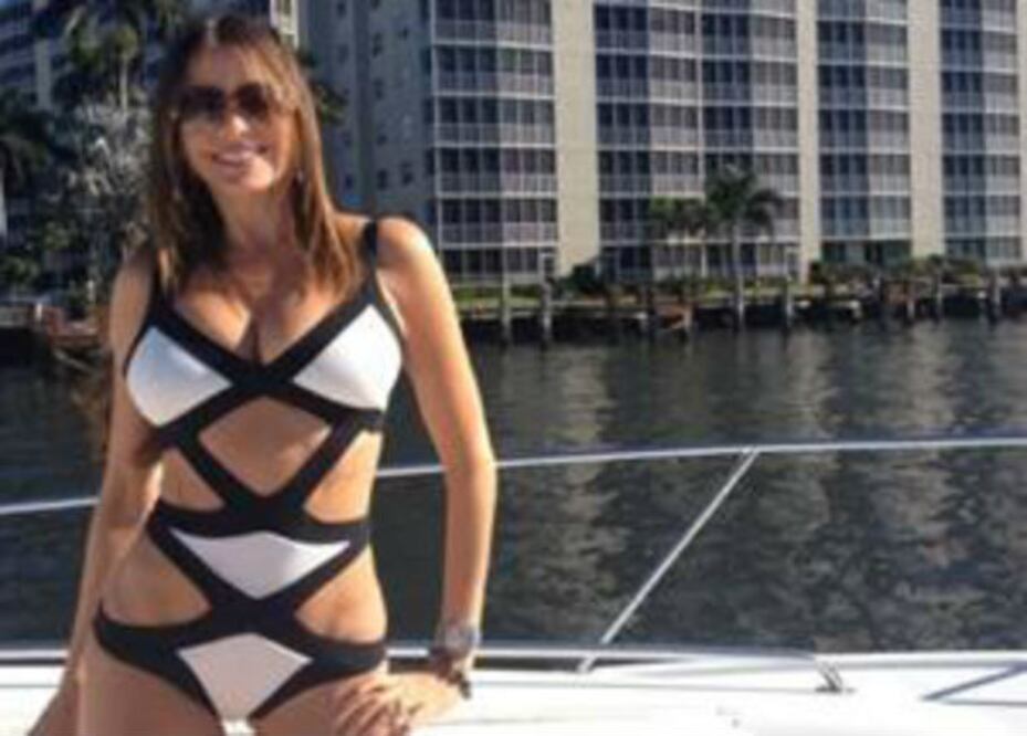 Sofía Vergara presume su cuerpo en traje de baño
