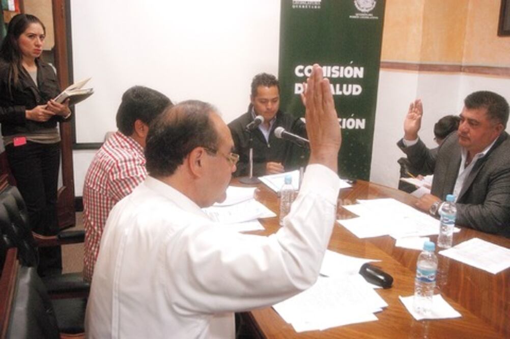 Preparan iniciativa de servicio profesional