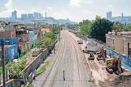 Busca gobierno socializar más la obra en la calle Invierno