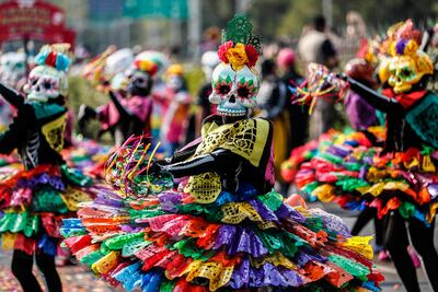 Desfile de Día de Muertos evoca a víctimas del sismo