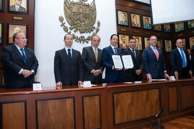 Anuncian complejo hotelero en el AIQ