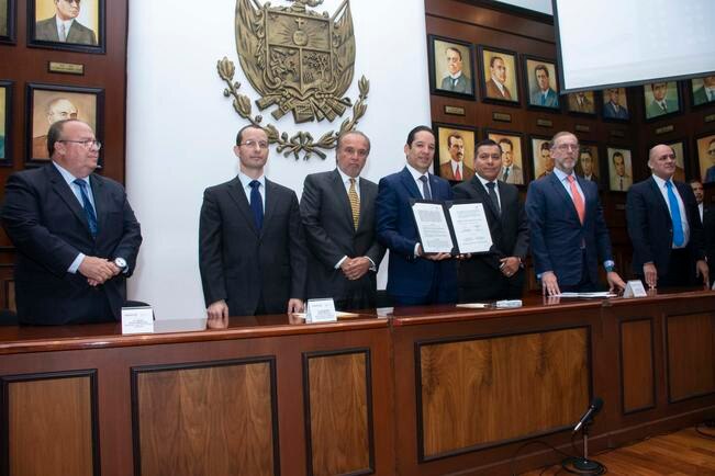 Anuncian complejo hotelero en el AIQ