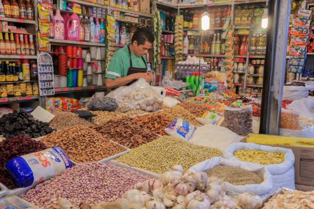 En los centros de abasto también se pueden encontrar todos los ingredientes, como granos, especias y semillas para preparar los alimentos.