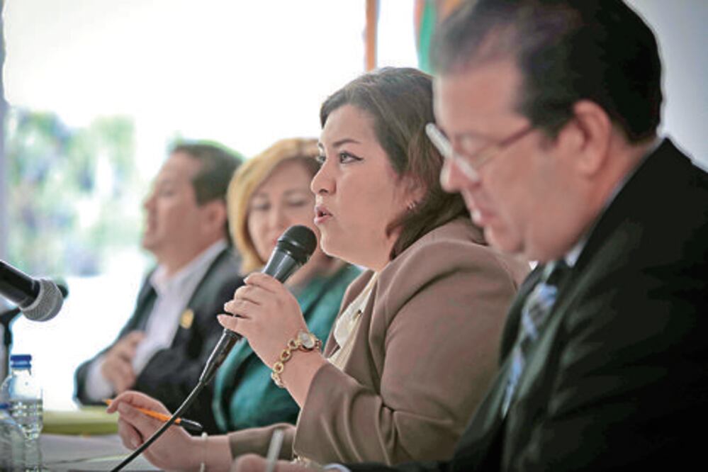 Buscan modificar reputación de legisladores con código de ética