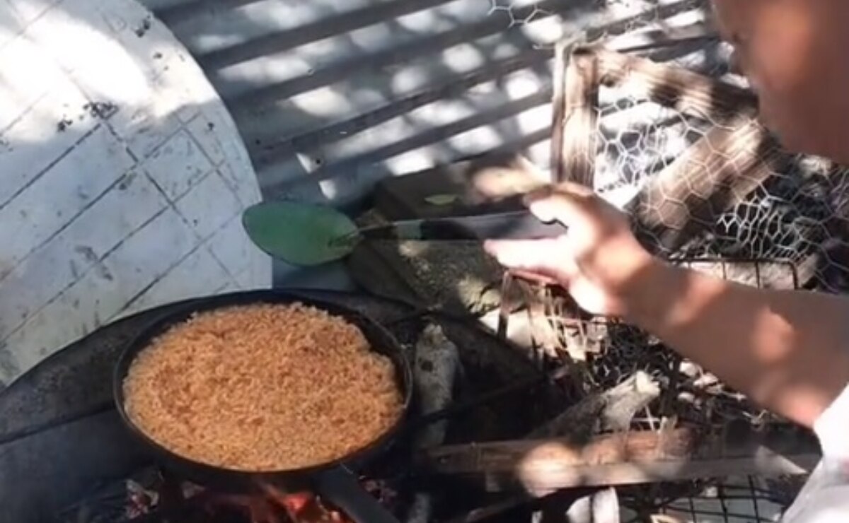 ¡Con gusto les invito un taco! Mujer cocina para 4 personas con 50 pesos y se vuelve viral