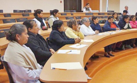 Buscan incorporar labor de parteras al sector Salud