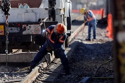 Denuncian abuso laboral en obra del tren México-Querétaro
