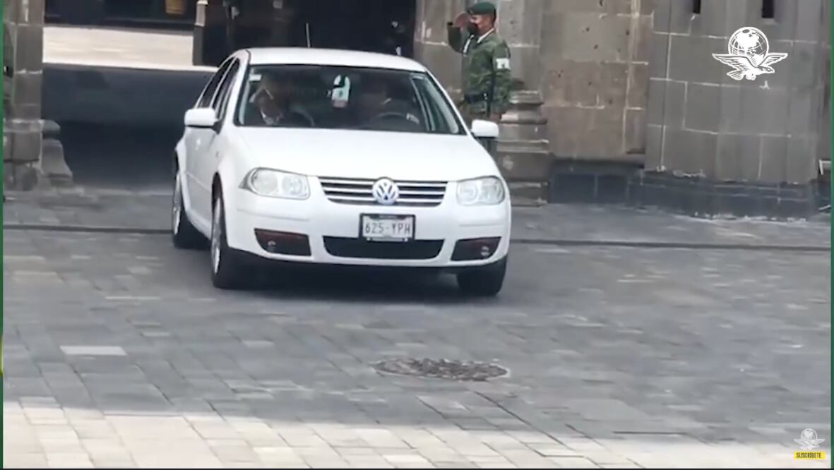 "Sí estaba en rojo, pero nos dieron el paso”: AMLO sobre video donde se observa su Jetta pasarse el alto