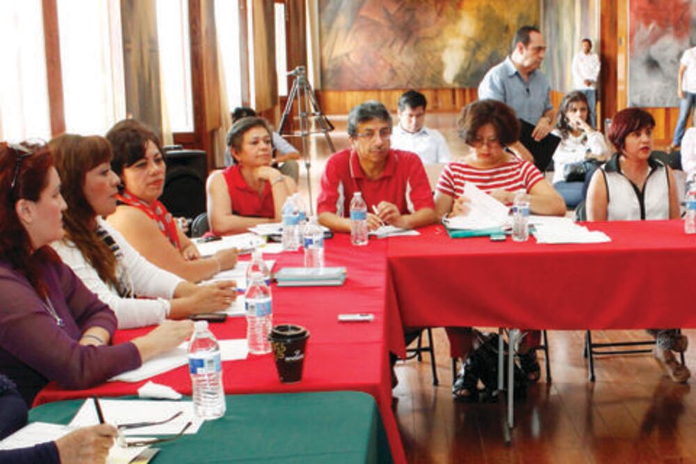 Alistan diálogo entre la UAQ y el STEUAQ para evitar la huelga  