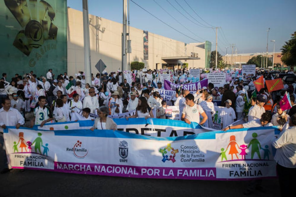 El Frente Nacional por la Familia logró congregar a 32 mil asistentes en la capital del estado para manifestarse en contra de las uniones del mismo sexo, lo que la Iglesia queretana calificó como un ejercicio de libre expresión (DEMIÁN CHÁVEZ. EL UNIVERS)