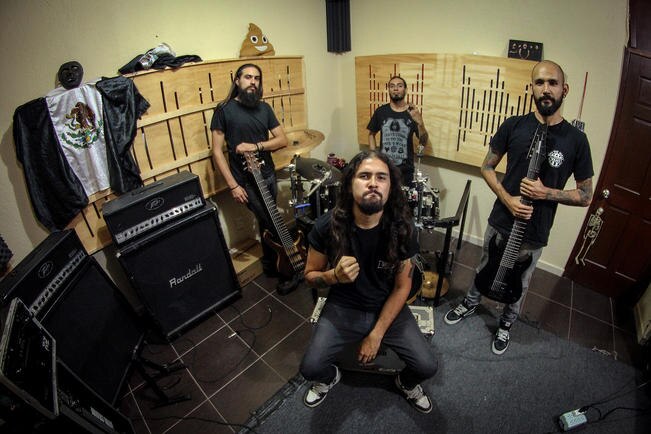 El grupo comenzó su travesía en la música hace casi seis años, tocando covers. Hoy tienen sus propios temas y han llevado su propuesta a diversos puntos de la República, incluido Querétaro. (LUIS SÁNCHEZ. EL UNIVERSAL)