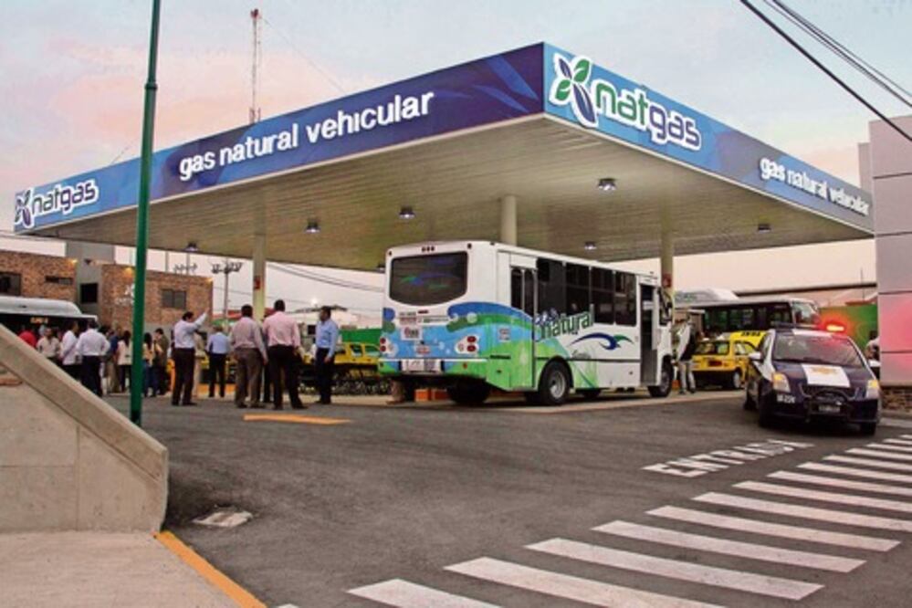 Inauguran estación de gas para transporte público