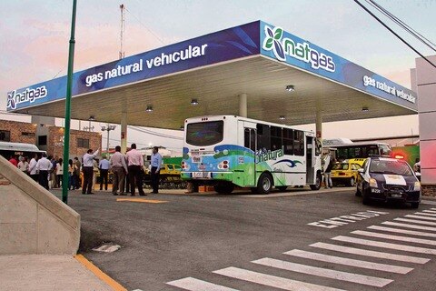 Inauguran estación de gas para transporte público
