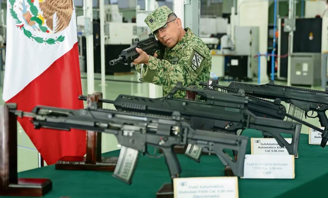 El Xiuhcóatl FX 05 calibre 5.56 mm es parte de la familia de armas de fabricación propia del Ejército Mexicano.(10/03/2025) Foto: Especial